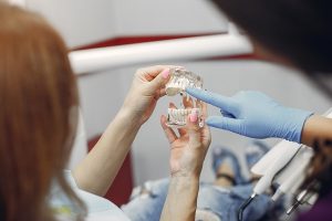 Leia mais sobre o artigo DIABETES || O tratamento dentário proporciona eficiência mastigatória, qualidade de vida e estima
