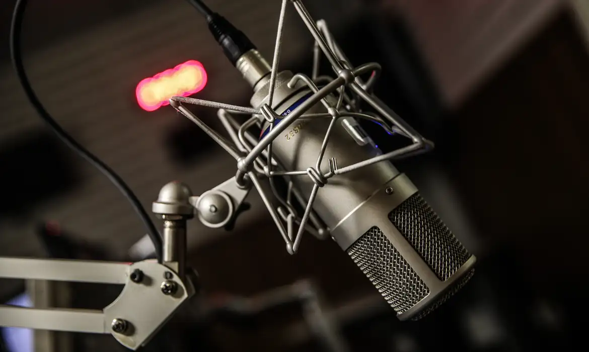 Leia mais sobre o artigo AVANÇO || Rádios comunitárias poderão veicular patrocínio do governo